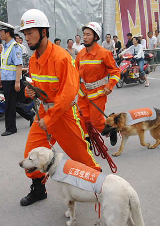 南京地铁2号线施工滑坡2人失踪(组图)