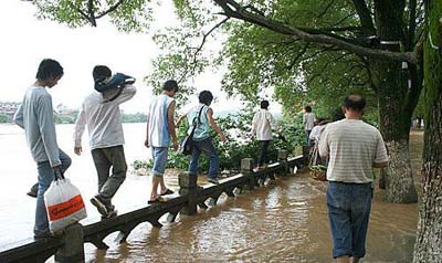 我国南方部分地区严重洪涝灾害(组图)