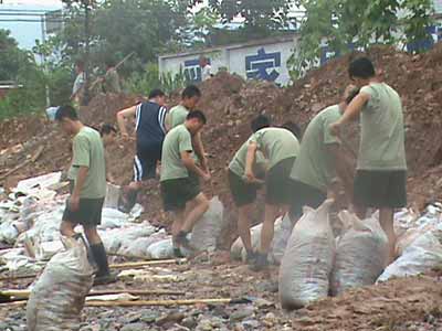 洪水袭来群众被困  河南消防全力救灾