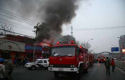 [组图]北京五道口城铁临街鞋店火灾现场