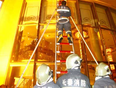 长春香格里拉饭店起火 无人员伤亡(图)