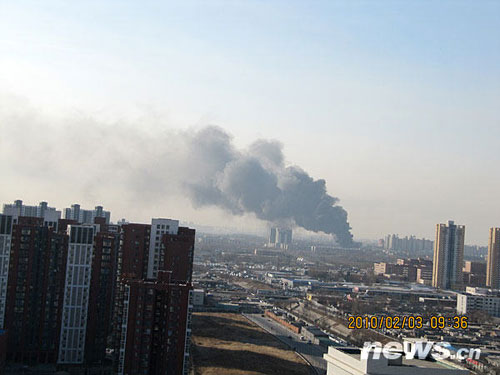 组图：京丰台区大火 滚滚浓烟冲上百米高空