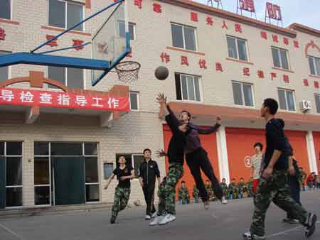 麦积开展迎春节 警民共建篮球友谊赛/图