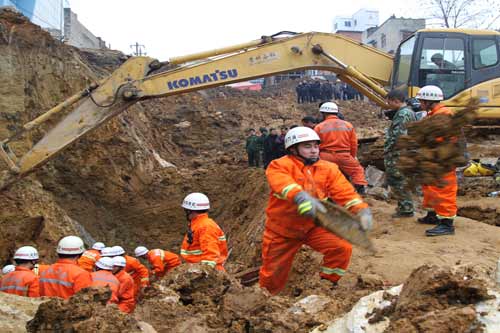 组图：安顺1.1建筑工地塌方生死殊救纪实