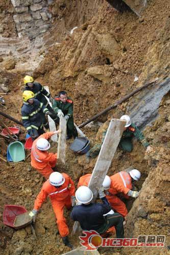 组图：安顺1.1建筑工地塌方生死殊救纪实