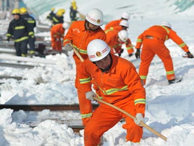 组图：宁夏消防官兵奋勇抗击冰雪灾害