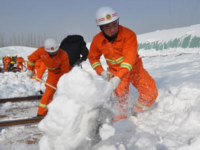 组图：宁夏消防官兵奋勇抗击冰雪灾害