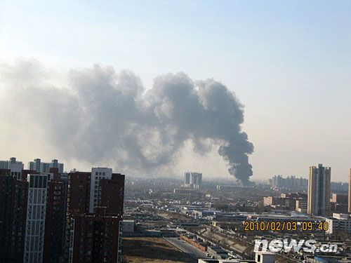 组图：京丰台区大火 滚滚浓烟冲上百米高空