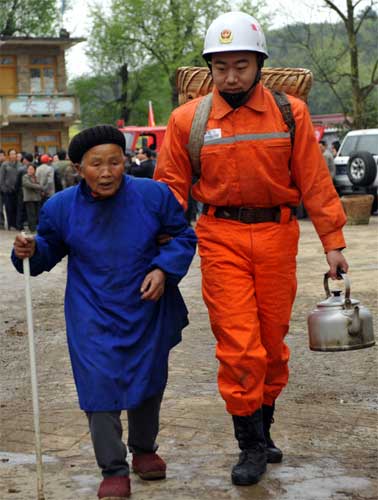 组图：消防抗旱救灾机动队走进遵义山区