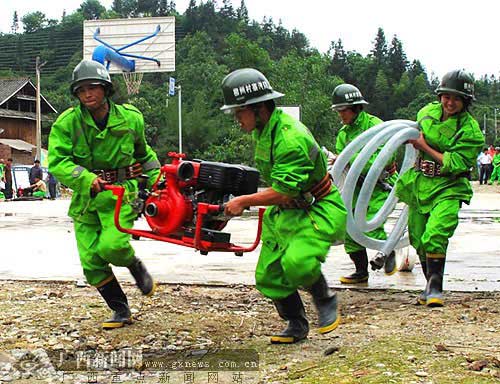 广西三江农村青年志愿消防队员赛技能