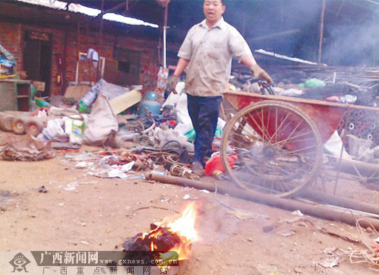 南宁一废品市场起火 烧出行业安全软肋