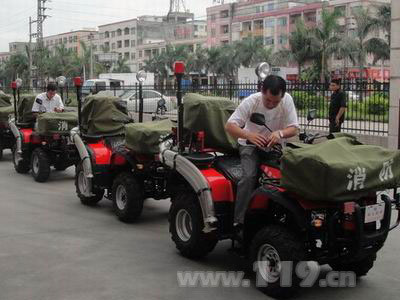 东莞村级兼职消防队喜添12辆消防摩托车