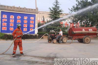 一个村有百台消防车 渭南自制消防车/图