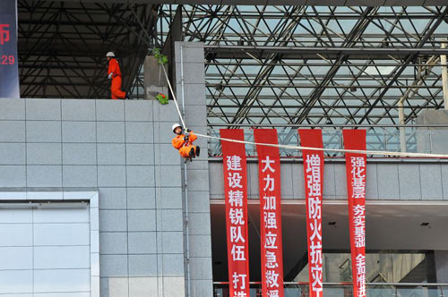 黔西南举行大跨度大空间联合消防演习