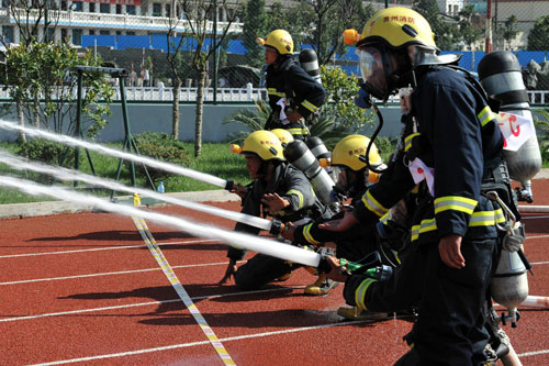 组图：贵州消防比武竞技赛锻造铁军