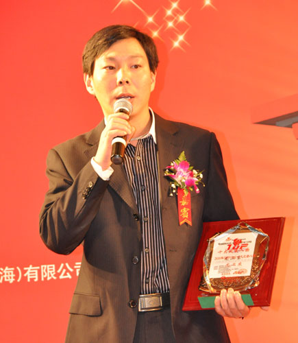 龙卫东荣获2010年消防行业十大风云人物奖