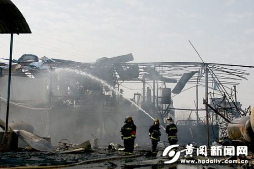 组图：湖北黄冈团风一药厂爆炸4死5伤