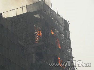 在建高层建筑大火 衡水消防紧急扑救