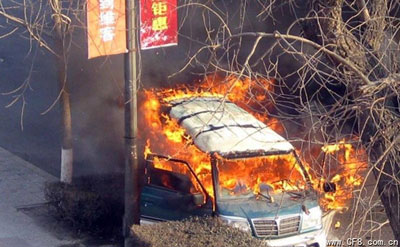 青岛鞭炮运载车爆炸 汽车变火车（图）