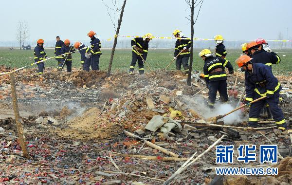 组图：漯河鞭炮厂爆炸10人死亡 厂房夷平