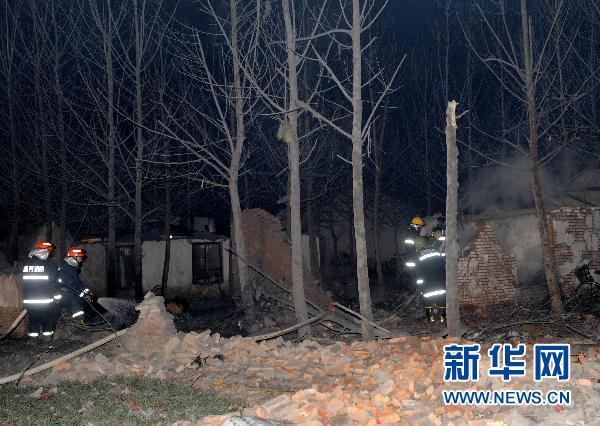 组图：漯河鞭炮厂爆炸10人死亡 厂房夷平