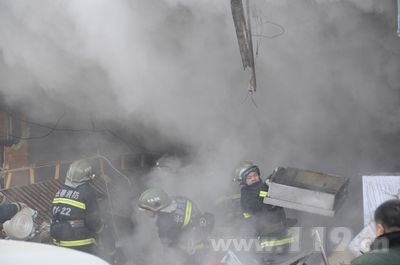 组图：长春一饭店液化气罐爆炸致14人伤