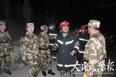 组图：山东武警官兵连续扑灭4起山林大火