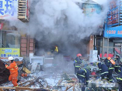 组图：长春一饭店液化气罐爆炸致14人伤