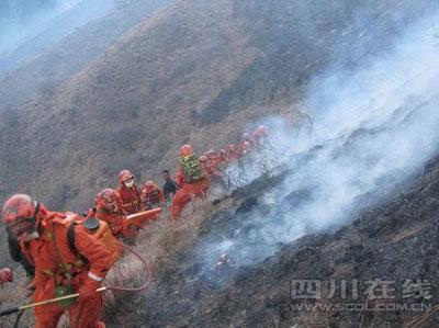 组图：四川甘孜州道孚草原火灾致22人遇难