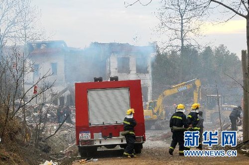 湖南宁乡鞭炮运输车爆炸 致12死2失踪