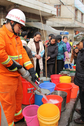 来自冰雪中的感动 铜仁消防抗冻救灾纪实