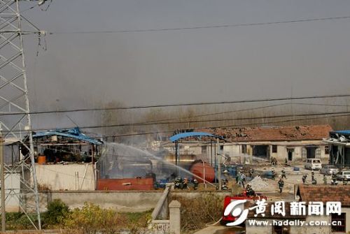 组图：湖北黄冈团风一药厂爆炸4死5伤