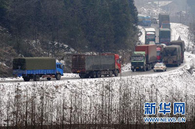 组图：凝冻天气致湖南国道事故频发难通行