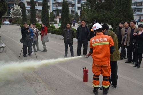 毕节消防辖区万名余师生享受消防盛宴