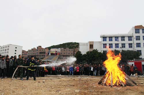 奉节消防宣传进校园 2000师生火场逃生