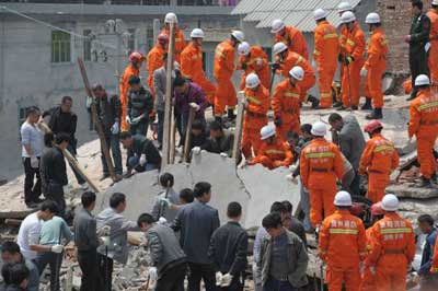 组图：贵阳在建楼房垮塌造成6人死15人伤