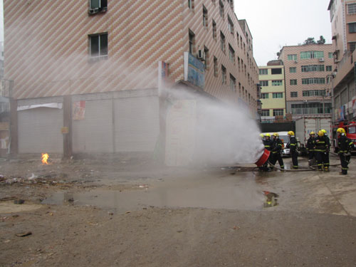 天然气管道泄漏燃烧 铜仁消防及时稀释排险