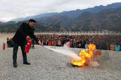 奉节消防宣传进校园 2000师生火场逃生