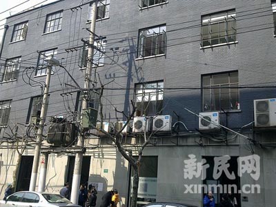 组图：网爆上海陕西北路一办公楼起火