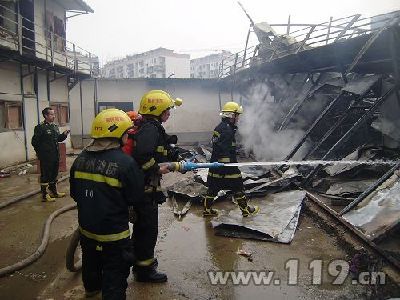 赣州国际时代广场工地起火 消防拦截扑救