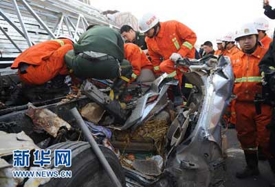 组图：兰州9车连撞交通事故 2人死亡