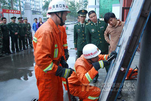 海口消防钻研破拆技能助力生命救援