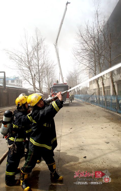 组图：石家庄长安区华曙制药厂发生火灾