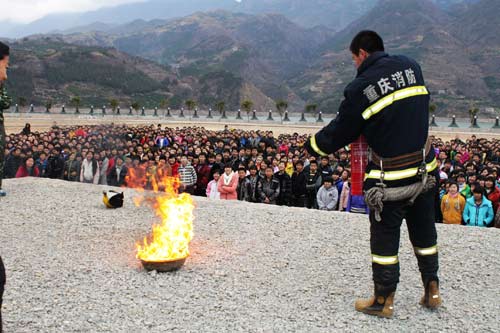 奉节消防宣传进校园 2000师生火场逃生