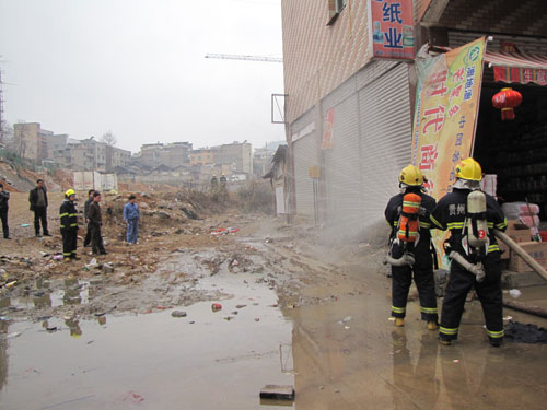 天然气管道泄漏燃烧 铜仁消防及时稀释排险