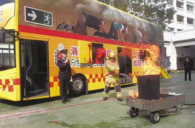 香港消防将引入可抵千度高温防护衣/图