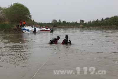 新疆博湖翻船事故已有7人获救5人失踪/图