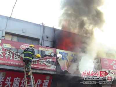 灯泡亮着就打烊 引发廊坊一祭祀店铺火灾