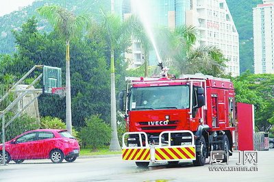 国内首辆隧道抢险车落户厦门 可以横着开