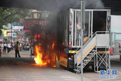 组图：香港尖沙咀海防道突发火灾